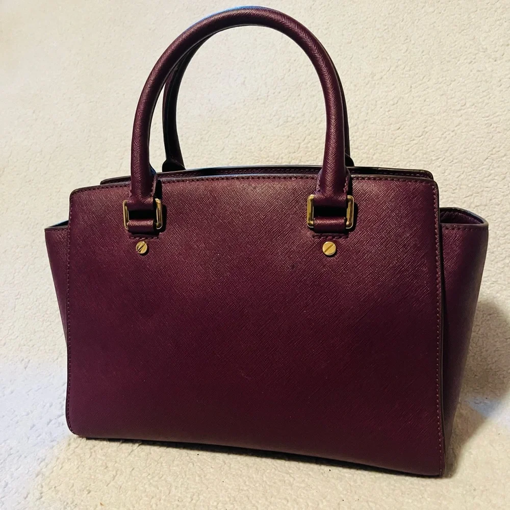 Michael Kors Selma Medium Saffiano Leather Satchel. - Picture 7 of 14